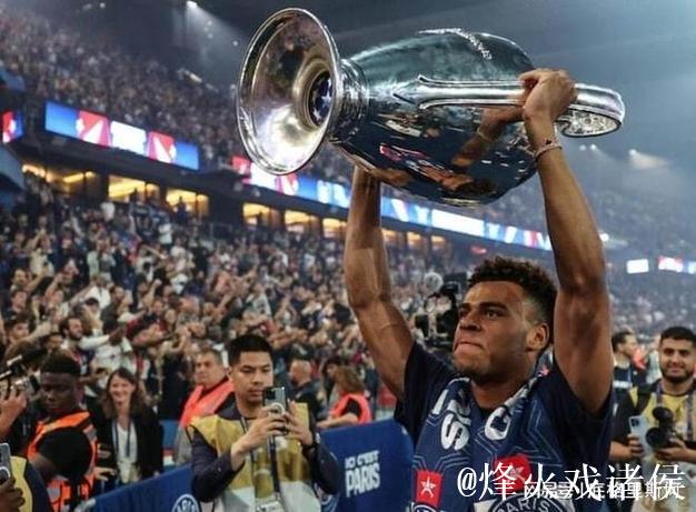 “大巴黎”球星杜埃获得2025欧洲金童奖