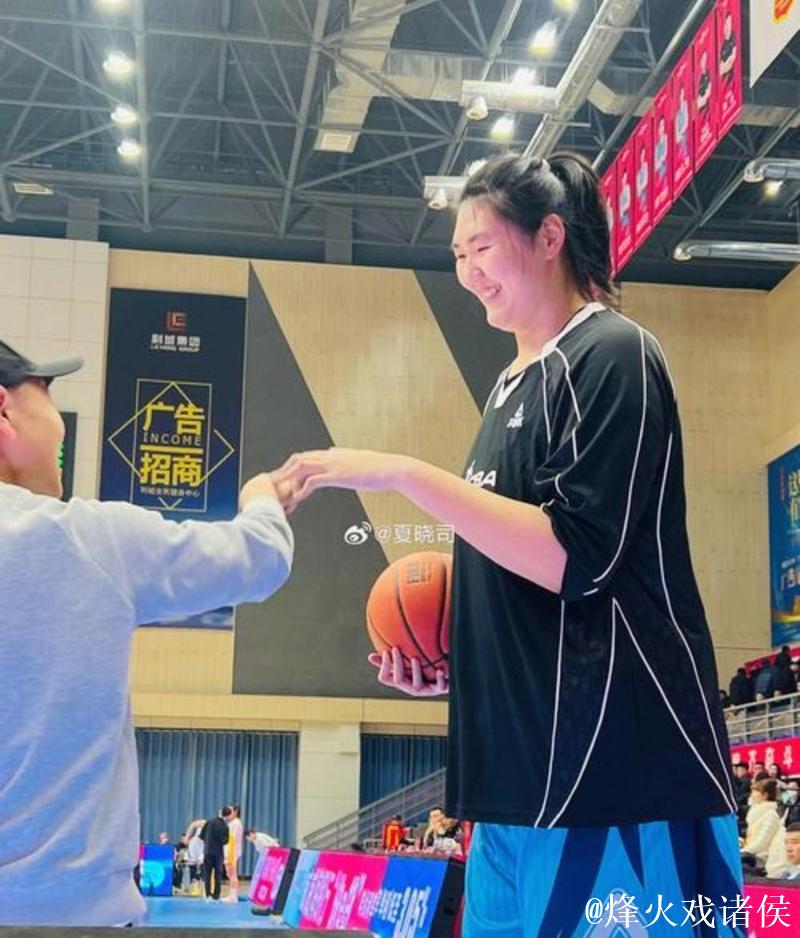 “小巨人”张子宇迎来WCBA首秀 替补出场拿到15分6板